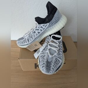 Yeezy 350 V2 panda nwt size 6 men/38 1/2